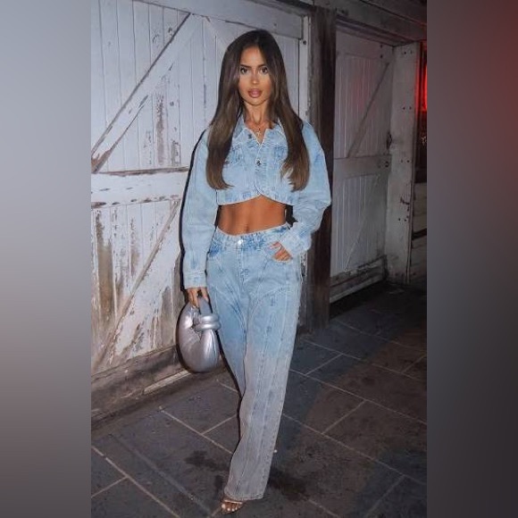 White Fox Boutique Denim - NWT White Fox Did You Miss Me Mid Rise Straight Leg Denim Size Medium Acid Wash